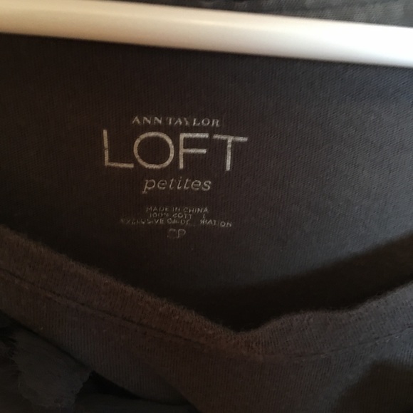 Gray tee with flower detail - Picture 3 of 3